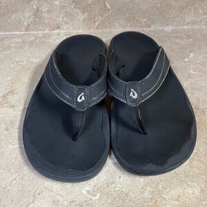 Black Olukai Flip Flop sandals